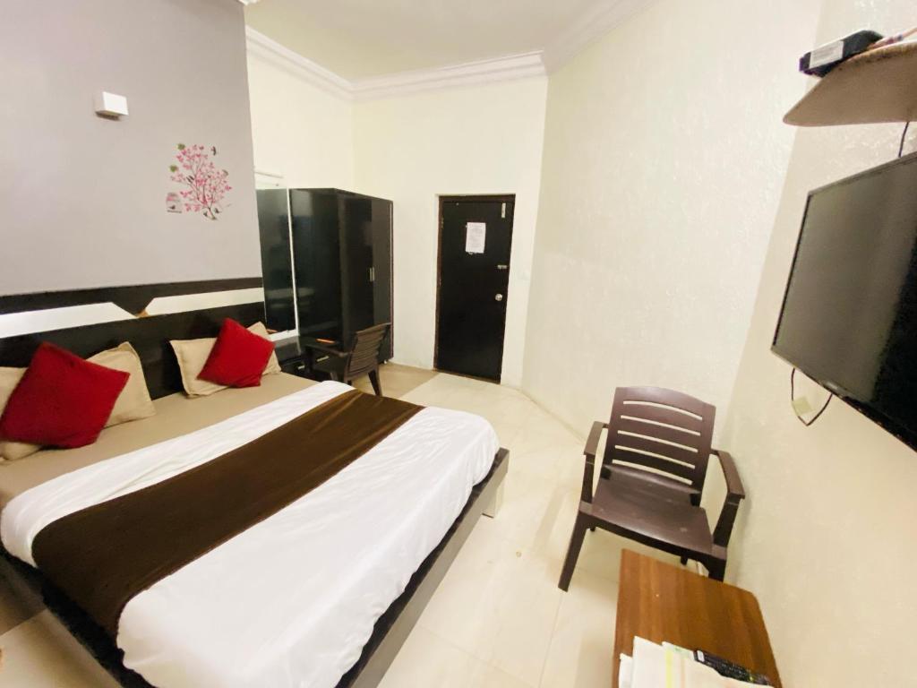 TV a/nebo společenská místnost v ubytování Hotel Jasmine Paldi Ahmedabad