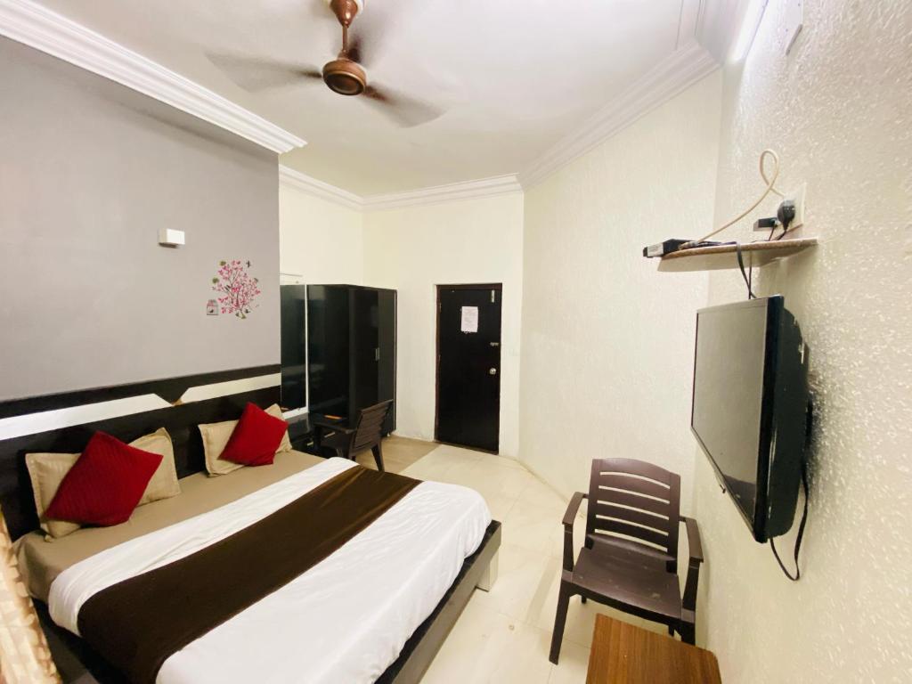 TV a/nebo společenská místnost v ubytování Hotel Jasmine Paldi Ahmedabad