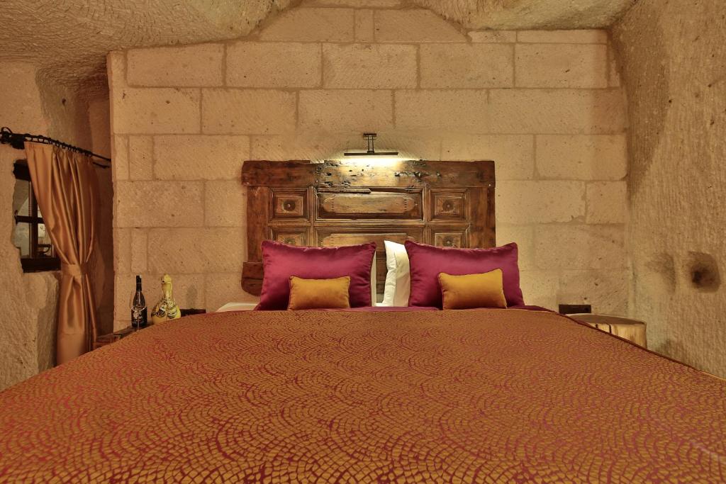 The Owl Cave Hotel - 7