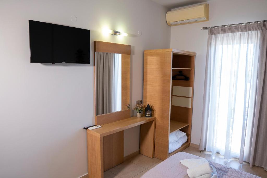 TV a/nebo společenská místnost v ubytování Hotel Epavlis Eleftheriadi