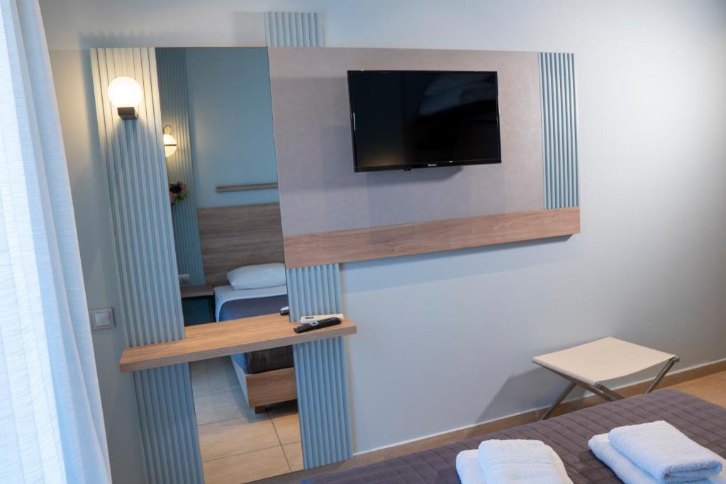 TV a/nebo společenská místnost v ubytování Hotel Epavlis Eleftheriadi