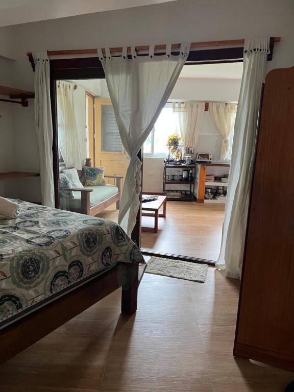 Postel nebo postele na pokoji v ubytování Wind Rider's Inn