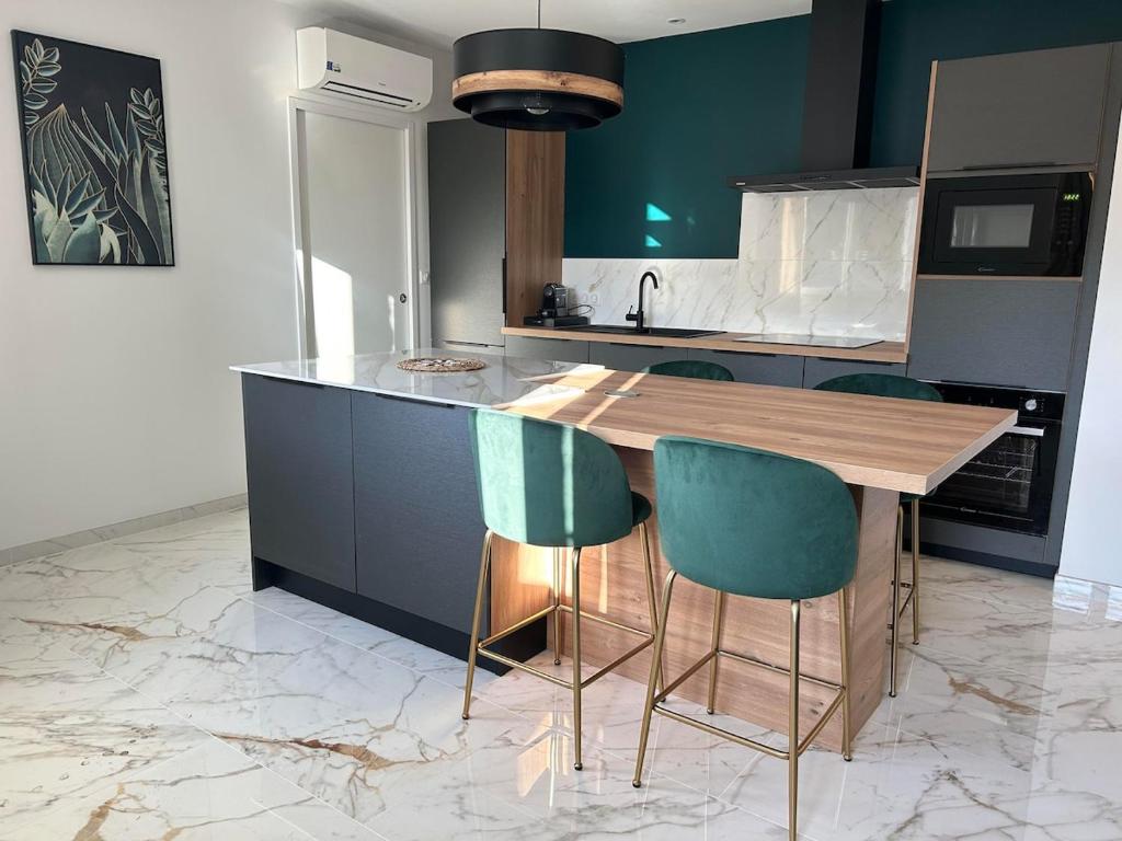 Photo de la galerie de l'établissement Appartement Prestige climatisé, à La Rochelle