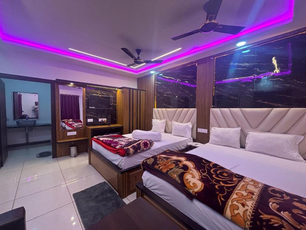 Postel nebo postele na pokoji v ubytování Chuti Beach Resort