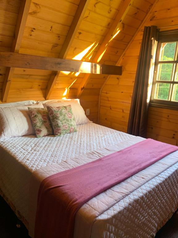 Postel nebo postele na pokoji v ubytování Cabanas Leão da Tribo de Judá
