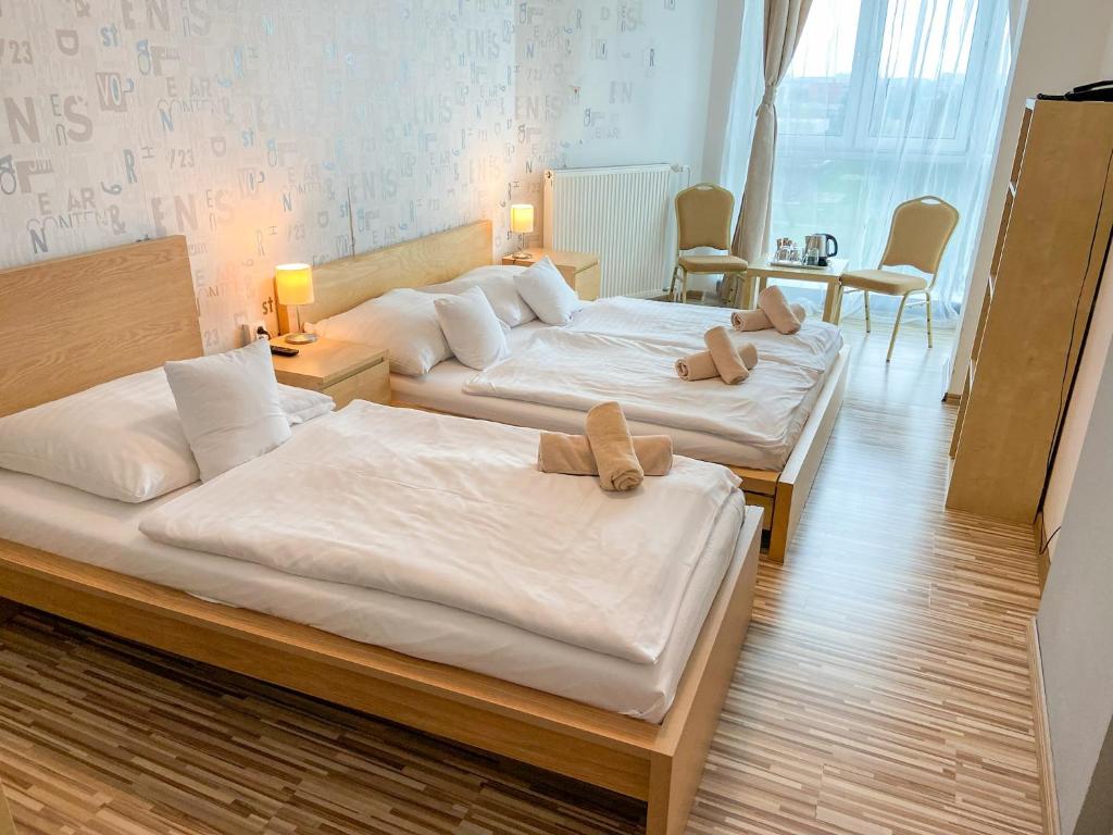 Postel nebo postele na pokoji v ubytování Hotel Modena