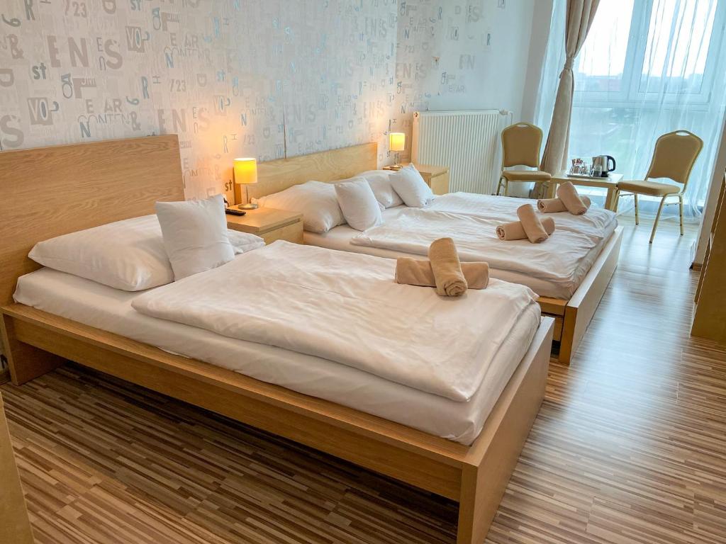 Postel nebo postele na pokoji v ubytování Hotel Modena
