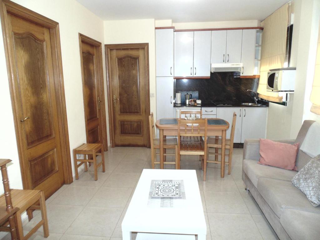 Kuchyň nebo kuchyňský kout v ubytování APARTAMENTOS OUTEIRO