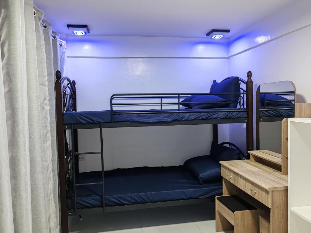 Palanda nebo palandy na pokoji v ubytování Casa De Gracia Private Resort Staycation