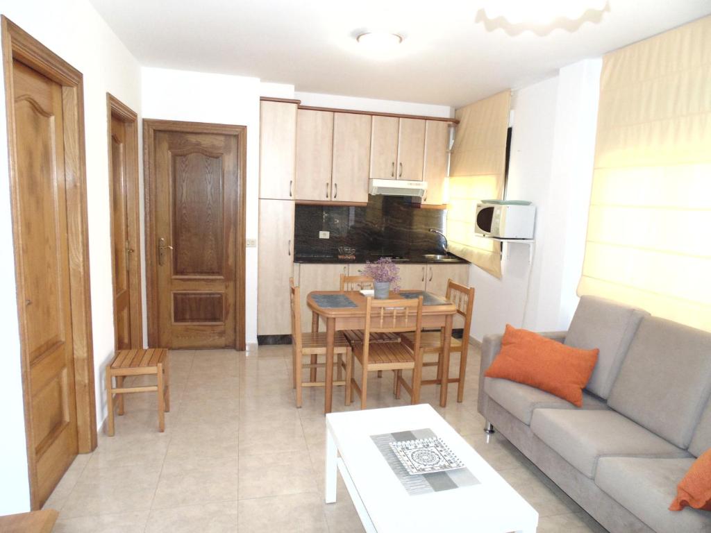 Kuchyň nebo kuchyňský kout v ubytování APARTAMENTOS OUTEIRO