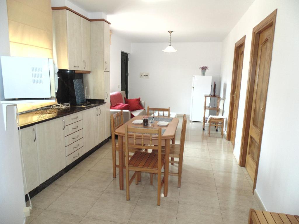 Kuchyň nebo kuchyňský kout v ubytování APARTAMENTOS OUTEIRO