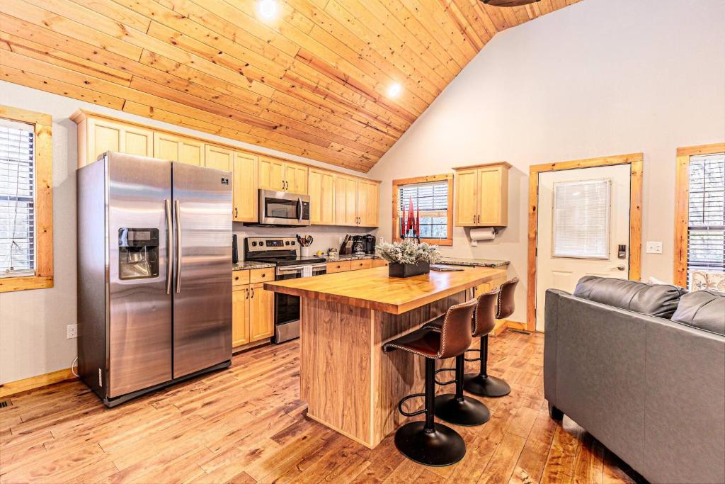 Gallery image of Whispering Pines Cabin in Whittier