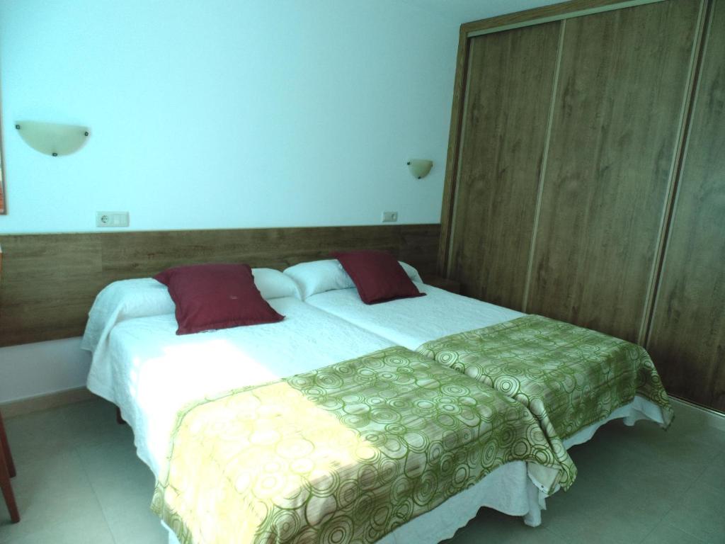 Postel nebo postele na pokoji v ubytování APARTAMENTOS OUTEIRO