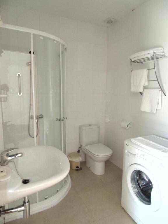 Koupelna v ubytování APARTAMENTOS OUTEIRO