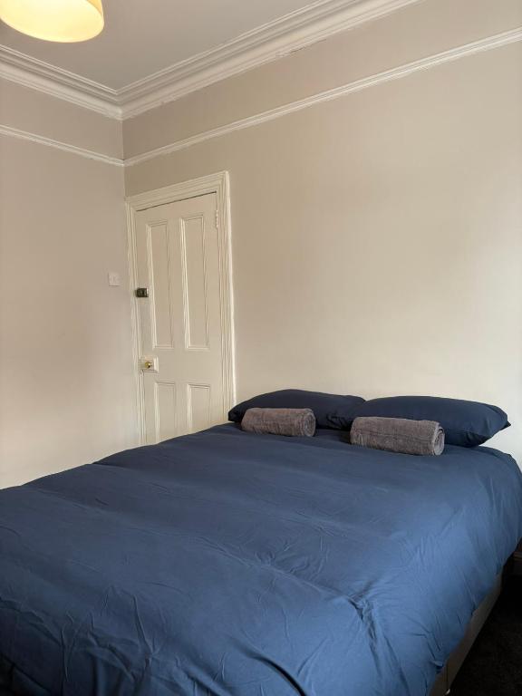 Postel nebo postele na pokoji v ubytování Superb Triple Room near Croke Park - 5