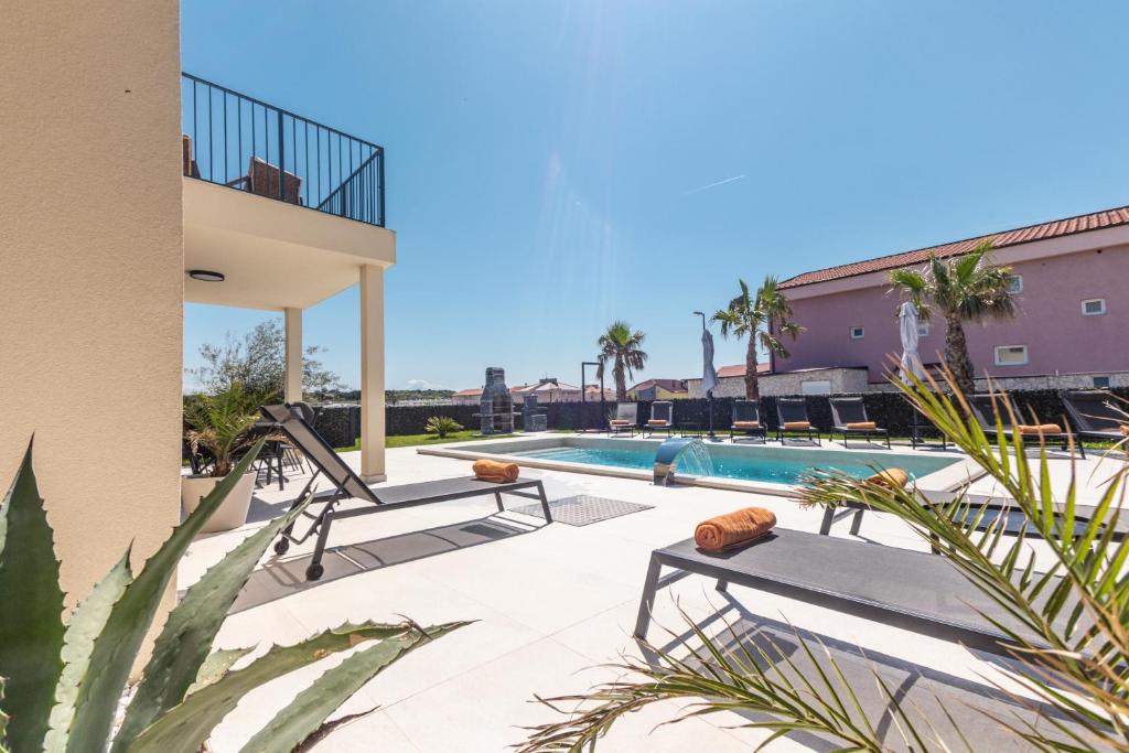 Bazén v ubytování BRAND NEW! Villa Adriatic Bay1 with a private pool nebo v jeho okolí
