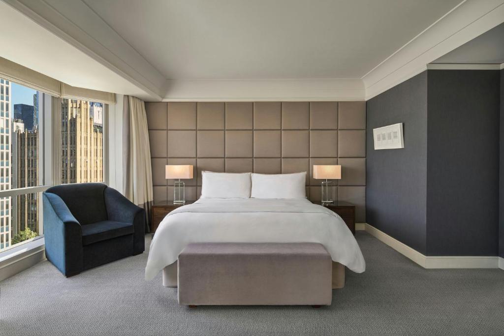 Postel nebo postele na pokoji v ubytování The Westin Melbourne
