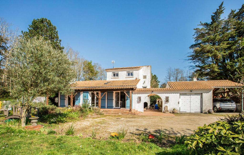 Κήπος έξω από το Cozy Home In Notre Dame De Riez