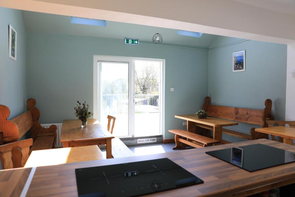 Posezení v ubytování Glengarriff Hostel