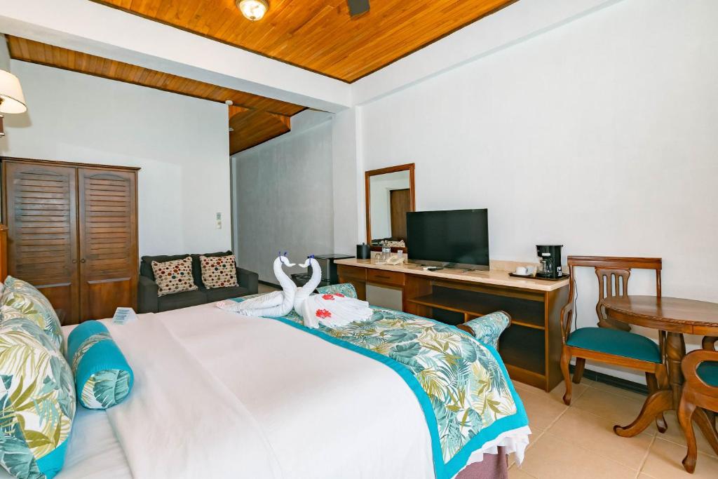 Hotel San Bada Resort & Spa - Deluxe Room With Partial Ocean View