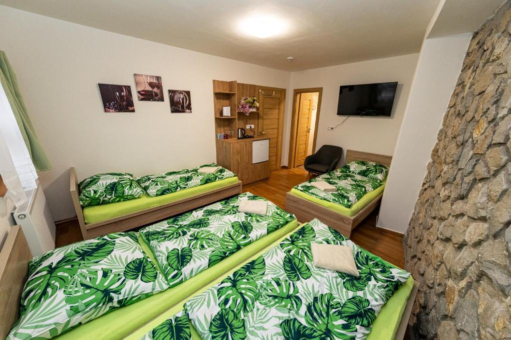 Postel nebo postele na pokoji v ubytování Vinný sklep u Křížů