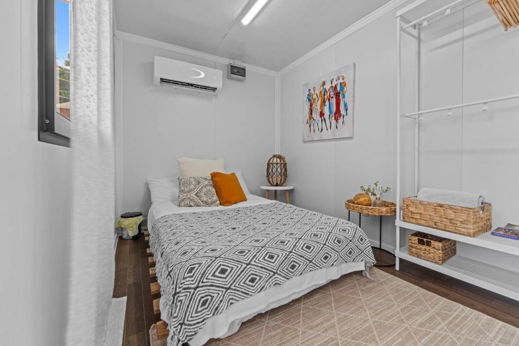 Postel nebo postele na pokoji v ubytování Eco-Friendly Glamping with Private Pool