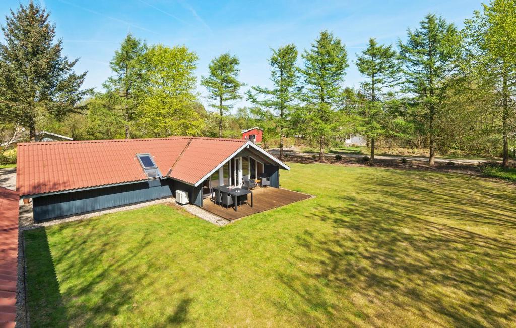 Κήπος έξω από το Gorgeous Home In Oksbøl With Sauna