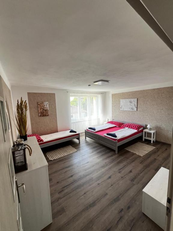 Postel nebo postele na pokoji v ubytování Apartmány Polepy