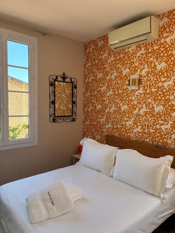 Postel nebo postele na pokoji v ubytování Hôtel L'Escale Au Soleil