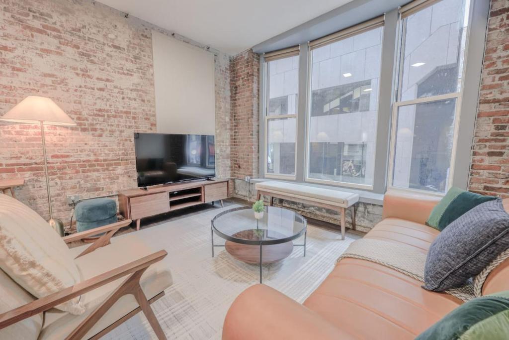TV a/nebo společenská místnost v ubytování Downton Boston Luxurious 2 Bed