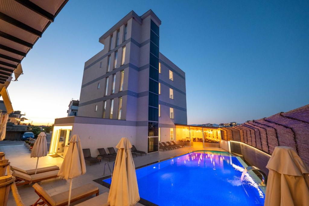 Bazén v ubytování ADMIRO Hotel nebo v jeho okolí
