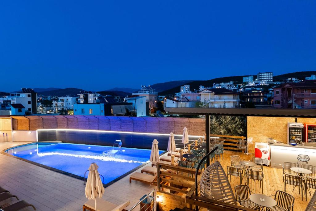 Bazén v ubytování ADMIRO Hotel nebo v jeho okolí