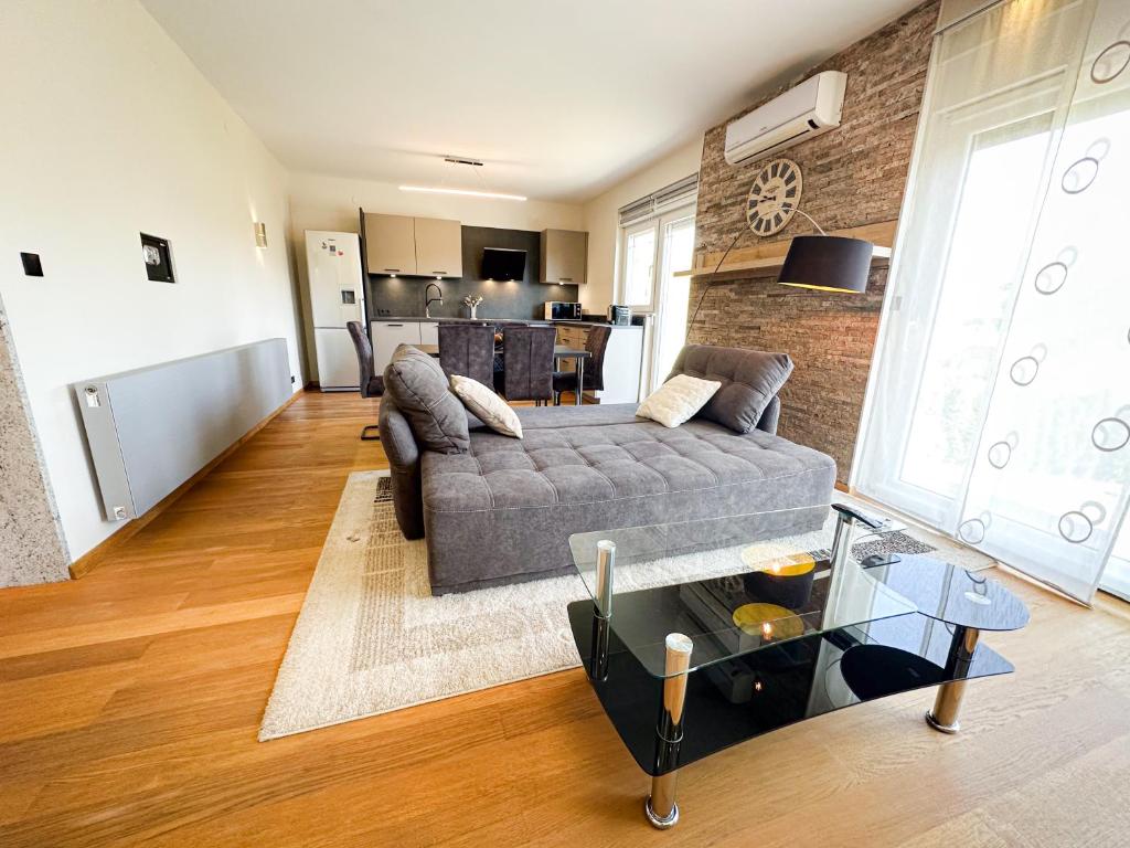 SuNhouse41 Zagreb - Pool, Garden, BBQ and Community Area - Appartamento Con 2 Camere Da Letto E Vista Piscina