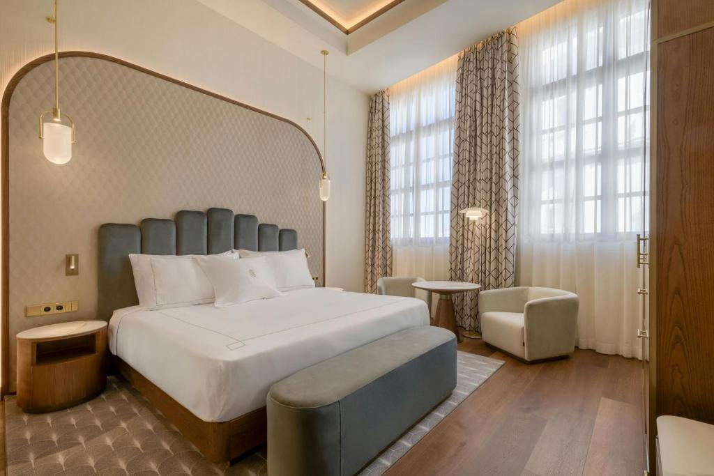 
King Room with City View
