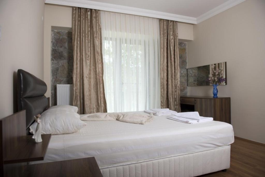 Postel nebo postele na pokoji v ubytování Kayabali Hotel