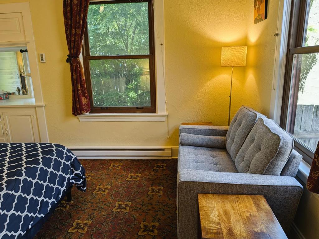 Posezení v ubytování Bluebird Guesthouse