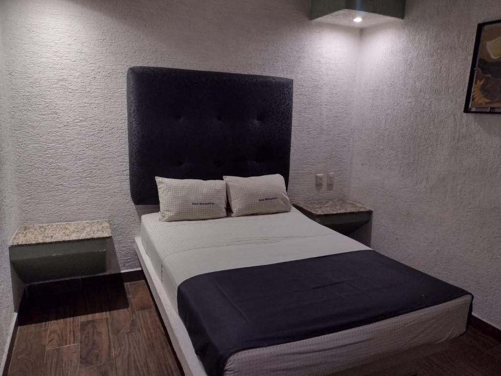 Postel nebo postele na pokoji v ubytování Hotel Metropolitan