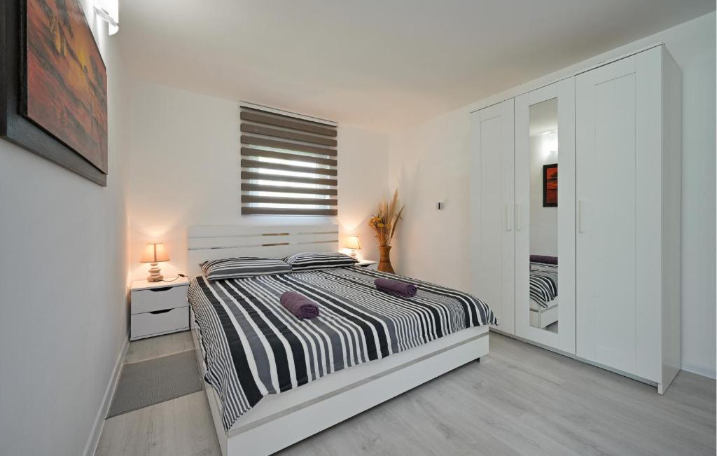 Posteľ alebo postele v izbe v ubytovaní Cozy Home In Breznicki Hum