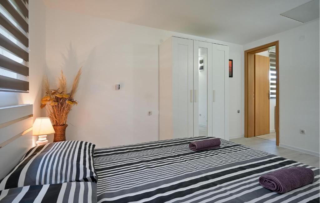 Posteľ alebo postele v izbe v ubytovaní Cozy Home In Breznicki Hum