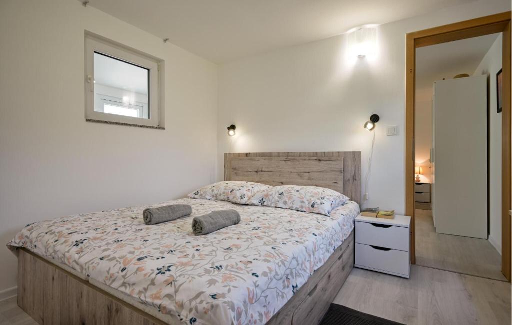 Posteľ alebo postele v izbe v ubytovaní Cozy Home In Breznicki Hum