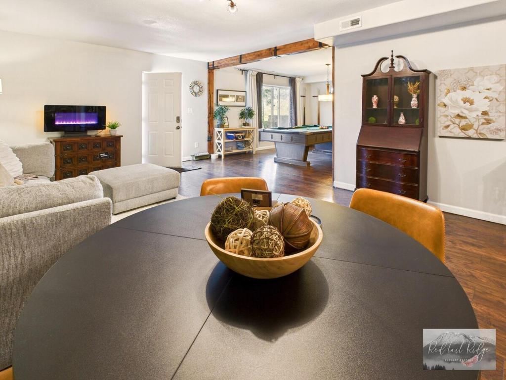 a living room with a table with a bowl of pine cones on it at 2 spaces More Space with 2 units at same location PNW Retreat in Philomath