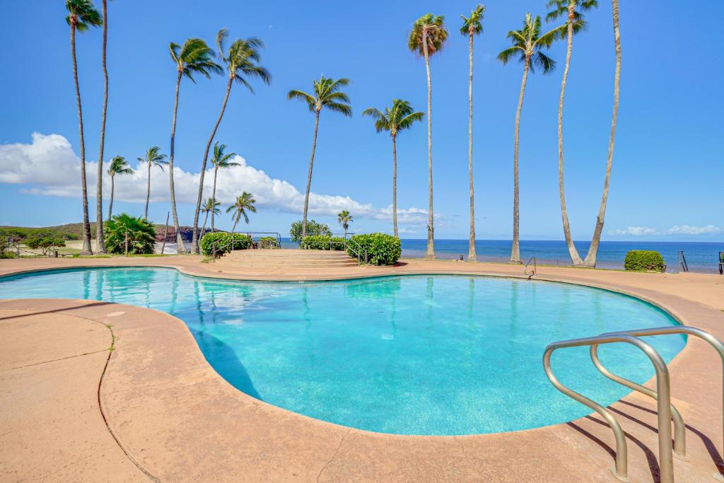 Peldbaseins naktsmītnē Oceanfront Condo with Pool Access on Molokai! vai tās tuvumā