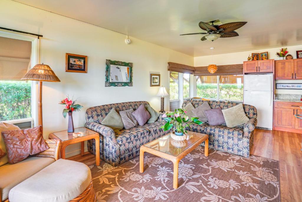 Atpūtas zona naktsmītnē Oceanfront Condo with Pool Access on Molokai!