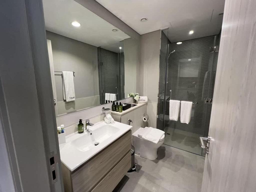 Koupelna v ubytování Quasi-Hotels Zada Cozy Lux in Business Bay 1BR