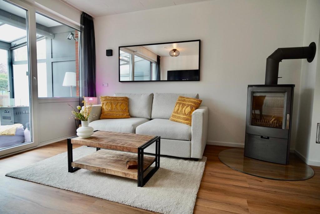 Posezení v ubytování Ferienwohnung Meerzeit-Hooksiel