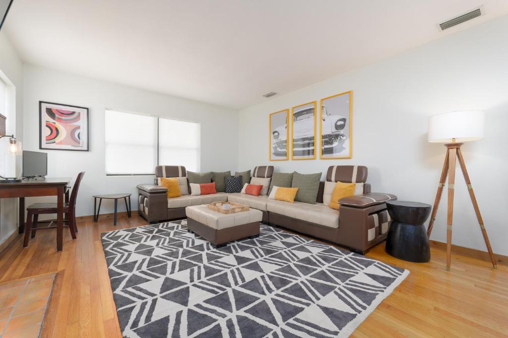 a living room with a couch and a table at Be A Nomad - Cozy 3BR w Big Yard & Parking in Jacksonville