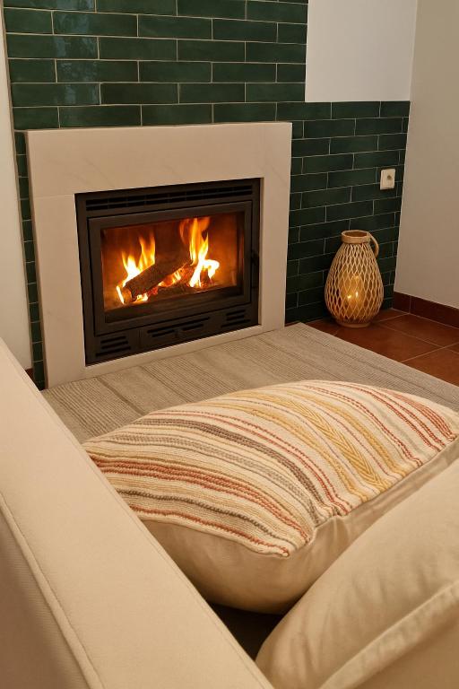 a bed with a fireplace in a room at Peach House T2 Fireplace in Ferro