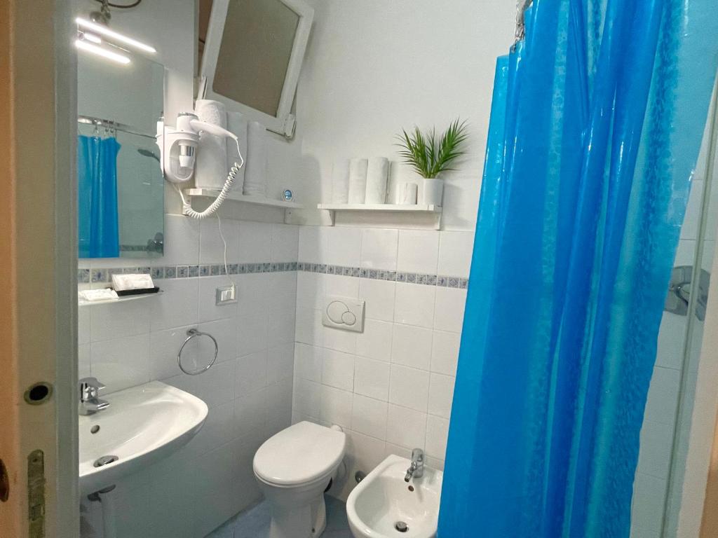 Koupelna v ubytování J Suite Sea View Room