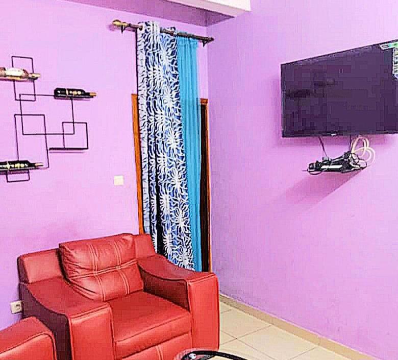 Μια τηλεόραση ή/και κέντρο ψυχαγωγίας στο Studio Meublé Prestige avec WiFi et Forage