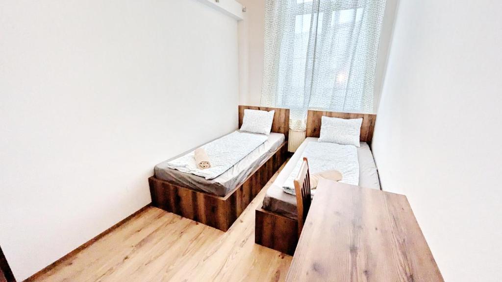Postel nebo postele na pokoji v ubytování Spacious Rooms - 15 Min from Airport & City Center, 5 Min from Vienna Main-Bus Station EZ 12